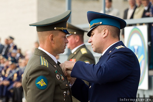 На фото: награждение военнослужащих